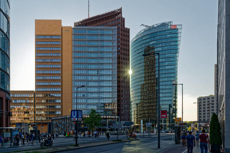 Blick auf die Hochhäuser (Piano-Hochhaus, Kollhoff-Tower, Bahn-Tower) am Potsdamer Platz