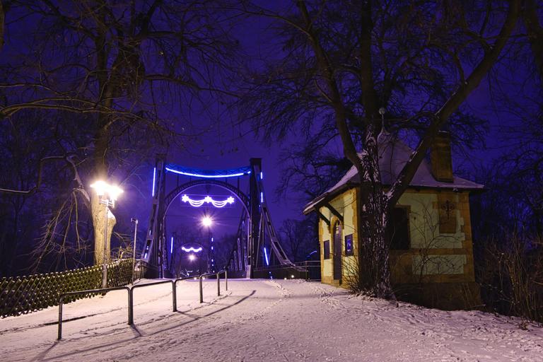 Winter an der Brücke der Freundschaft (Peißnitzbrücke) in Halle (Saale)